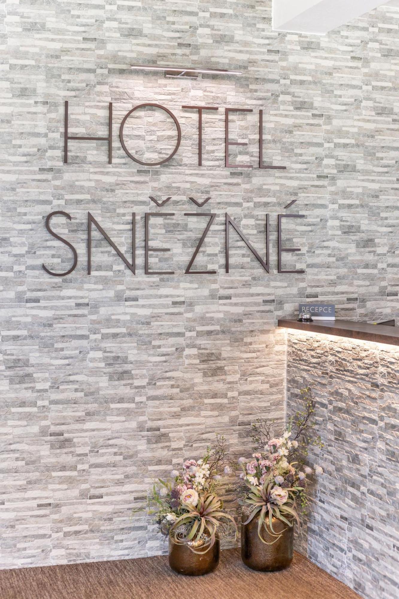 Hotel Snezne Eksteriør billede