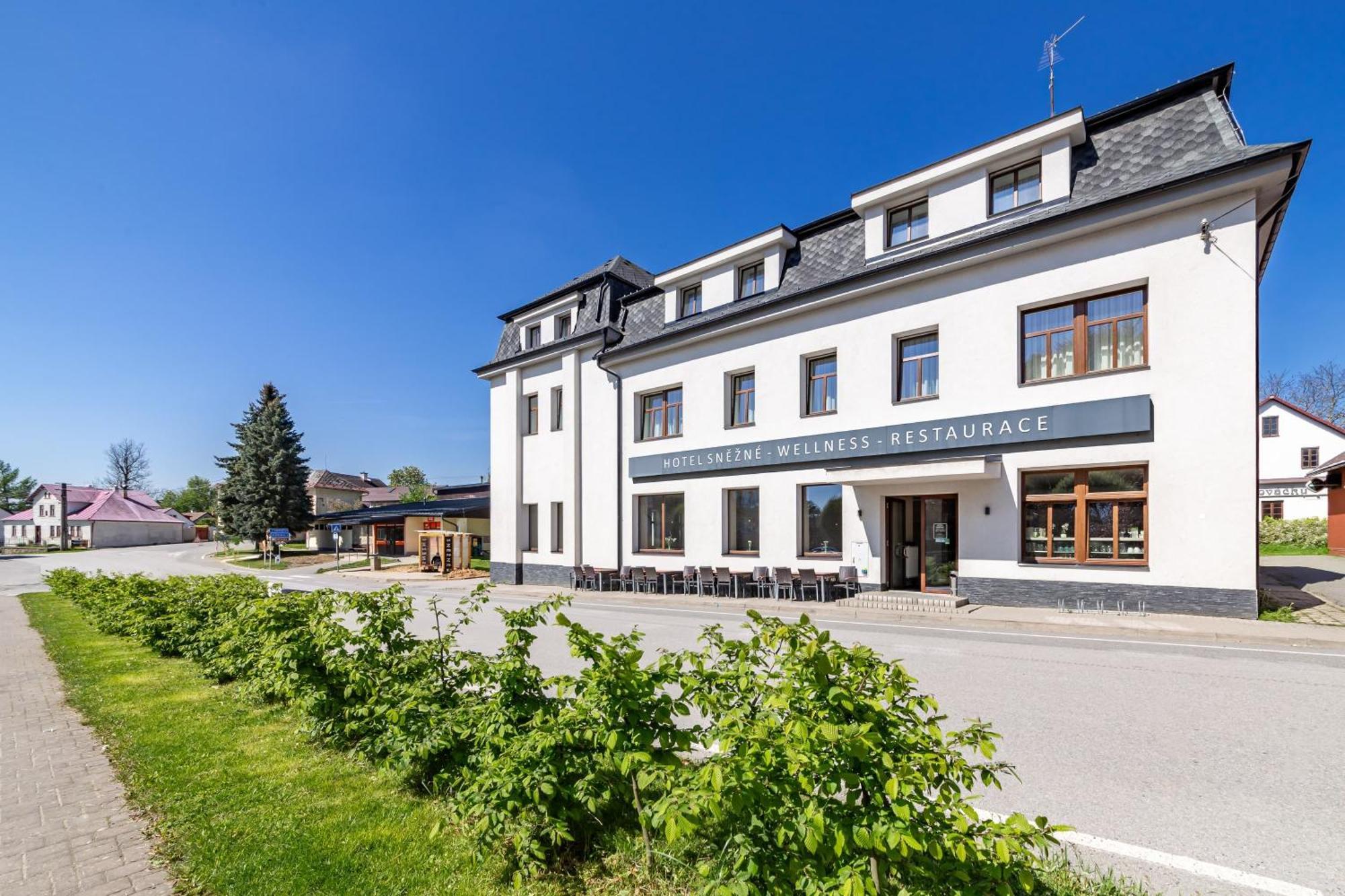 Hotel Snezne Eksteriør billede